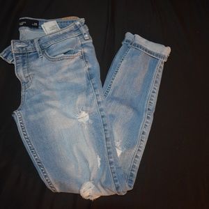 Distressed Cropped Skinny Jean